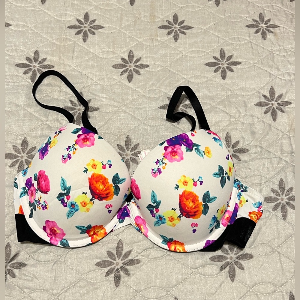 🎀PINK Victoria Secret Wear Everywhere Super Push Up Bra 🎀
